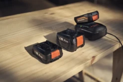 Husqvarna P4a 18-c70 Acculader -Husqvarna Verkoop 970601001 2 Husqvarna20P4A2018 C7020Acculader